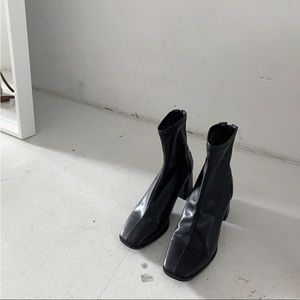 Must have black boots!